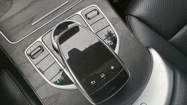 BENZ GLC300/I-KEY/倒車顯影/電尾門/盲點偵測/雙前電動座椅/循跡防滑/怠速熄火/全景天窗/定速  第13張相片