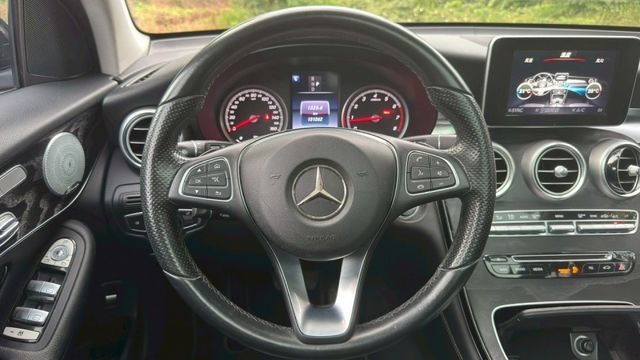 BENZ GLC300/I-KEY/倒車顯影/電尾門/盲點偵測/雙前電動座椅/循跡防滑/怠速熄火/全景天窗/定速  第14張相片