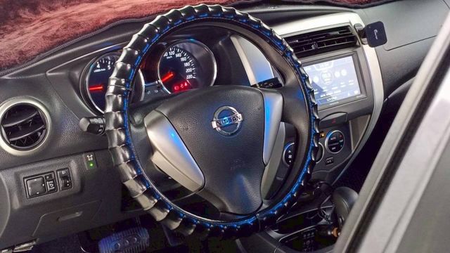 NISSAN LIVINA/I-KEY/倒車顯影/恆溫空調/抬頭顯示器/電動後視鏡/摸門  第13張相片