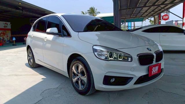 BMW 218i/I-KEY/電尾門/雙前電動座椅/怠速熄火/電動後視鏡/摸門/電子手煞車/雙區恆溫空調  第4張相片