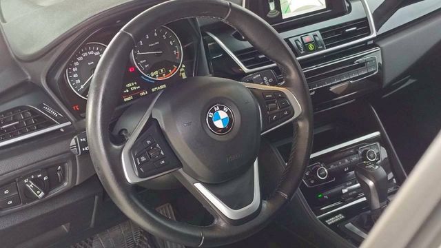 BMW 218i/I-KEY/電尾門/雙前電動座椅/怠速熄火/電動後視鏡/摸門/電子手煞車/雙區恆溫空調  第13張相片