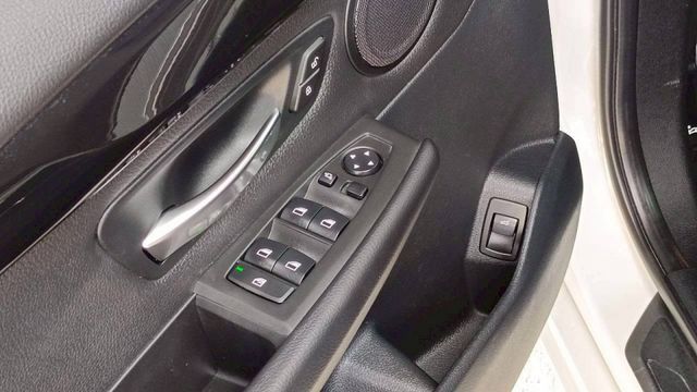BMW 218i/I-KEY/電尾門/雙前電動座椅/怠速熄火/電動後視鏡/摸門/電子手煞車/雙區恆溫空調  第14張相片