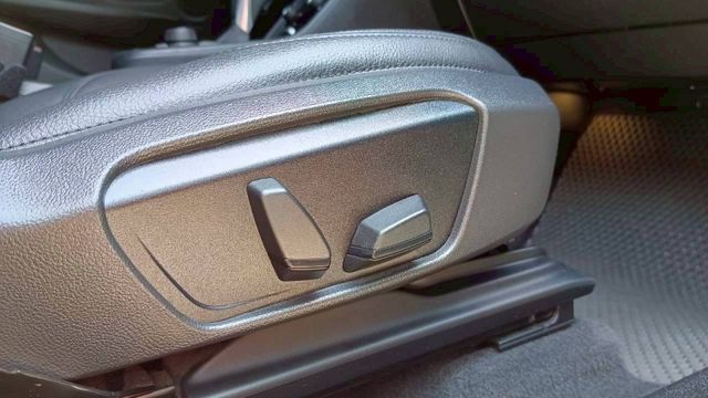 BMW 218i/I-KEY/電尾門/雙前電動座椅/怠速熄火/電動後視鏡/摸門/電子手煞車/雙區恆溫空調  第16張相片