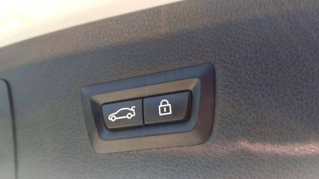 BMW 218i/I-KEY/電尾門/雙前電動座椅/怠速熄火/電動後視鏡/摸門/電子手煞車/雙區恆溫空調  第18張相片