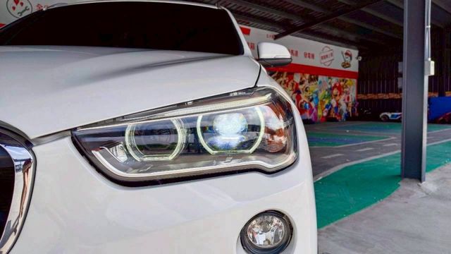 BMW X1/I-KEY/倒車顯影/記憶電動座椅/電尾門/電動後視鏡/電子手煞車/摸門/雙區恆溫空調  第8張相片