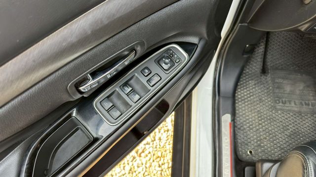 三菱 奧蘭德/I-KEY/360度環景/跟車系統/電尾門/抬頭顯示器/電動座椅/電動後視鏡/摸門/雙區恆溫空調  第14張相片