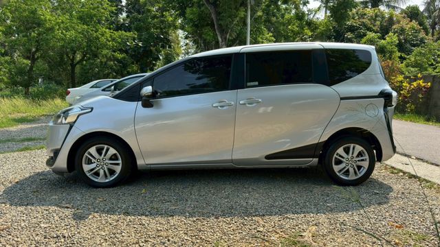 TOYOTA SIENTA/I-KEY/倒車顯影/電滑門/循跡防滑/定速/電動後視鏡/摸門/恆溫空調  第7張相片