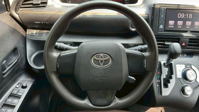 TOYOTA SIENTA/I-KEY/倒車顯影/電滑門/循跡防滑/定速/電動後視鏡/摸門/恆溫空調  第11張相片