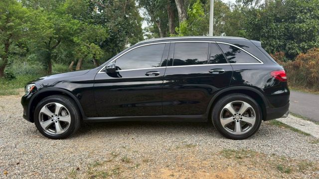 BENZ GLC300/I-KEY/倒車顯影/電尾門/盲點偵測/雙前電動座椅/循跡防滑/怠速熄火/全景天窗/定速  第8張相片