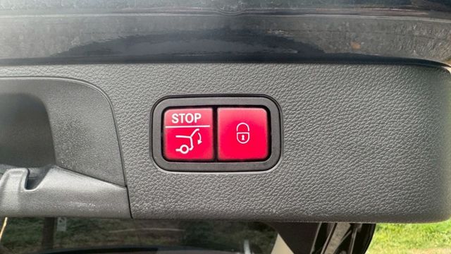 BENZ GLC300/I-KEY/倒車顯影/電尾門/盲點偵測/雙前電動座椅/循跡防滑/怠速熄火/全景天窗/定速  第19張相片