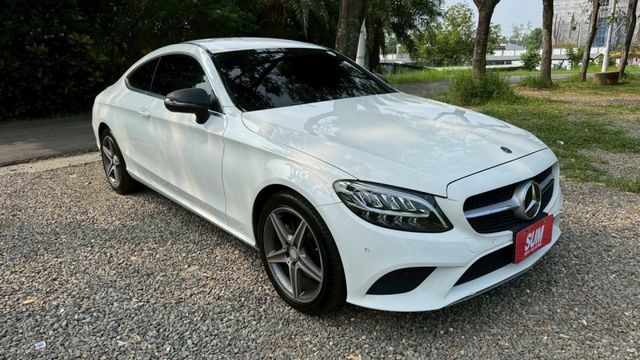 BENZ C180/雙門/I-KEY/倒車顯影/盲點偵測/柏林之音/雙前電動座椅/怠速熄火/定速/電動後視鏡  第4張相片