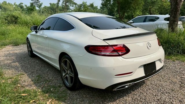 BENZ C180/雙門/I-KEY/倒車顯影/盲點偵測/柏林之音/雙前電動座椅/怠速熄火/定速/電動後視鏡  第7張相片