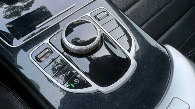 BENZ C180/雙門/I-KEY/倒車顯影/盲點偵測/柏林之音/雙前電動座椅/怠速熄火/定速/電動後視鏡  第12張相片