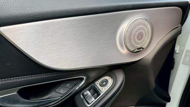 BENZ C180/雙門/I-KEY/倒車顯影/盲點偵測/柏林之音/雙前電動座椅/怠速熄火/定速/電動後視鏡  第14張相片