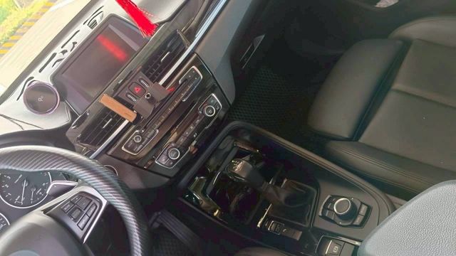 BMW X1/I-KEY/倒車顯影/記憶電動座椅/電尾門/電動後視鏡/電子手煞車/摸門/雙區恆溫空調  第13張相片