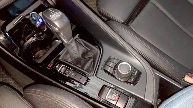 BMW X1/I-KEY/倒車顯影/記憶電動座椅/電尾門/電動後視鏡/電子手煞車/摸門/雙區恆溫空調  第15張相片