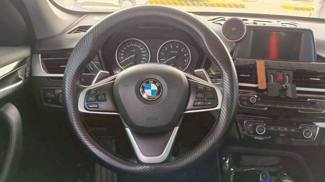 BMW X1/I-KEY/倒車顯影/記憶電動座椅/電尾門/電動後視鏡/電子手煞車/摸門/雙區恆溫空調  第16張相片