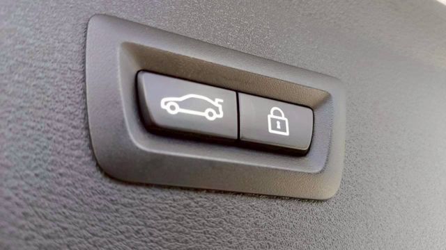 BMW X1/I-KEY/倒車顯影/記憶電動座椅/電尾門/電動後視鏡/電子手煞車/摸門/雙區恆溫空調  第20張相片