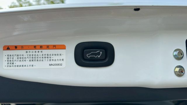 三菱 奧蘭德/I-KEY/360度環景/跟車系統/電尾門/抬頭顯示器/電動座椅/電動後視鏡/摸門/雙區恆溫空調  第18張相片