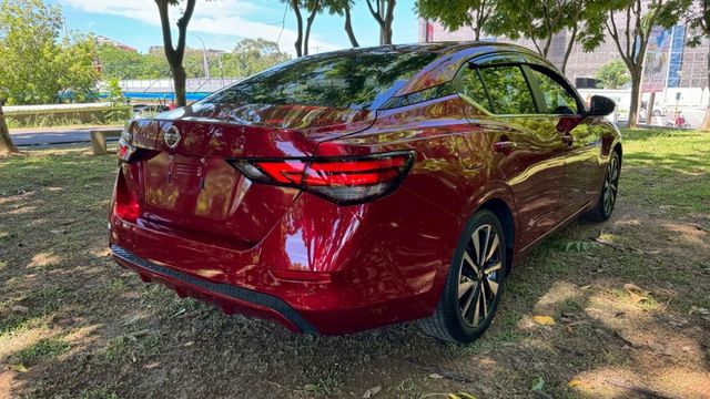 降價!!NISSAN SENTRA/尊爵智駕版/I-KEY/360度環景/跟車系統 /盲點偵測/雙區恆溫空調/電動後視鏡  第5張相片