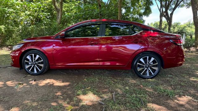降價!!NISSAN SENTRA/尊爵智駕版/I-KEY/360度環景/跟車系統 /盲點偵測/雙區恆溫空調/電動後視鏡  第8張相片