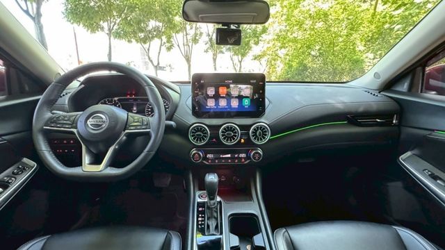 降價!!NISSAN SENTRA/尊爵智駕版/I-KEY/360度環景/跟車系統 /盲點偵測/雙區恆溫空調/電動後視鏡  第11張相片