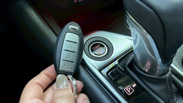 降價!!NISSAN SENTRA/尊爵智駕版/I-KEY/360度環景/跟車系統 /盲點偵測/雙區恆溫空調/電動後視鏡  第12張相片