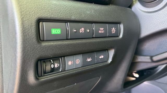 降價!!NISSAN SENTRA/尊爵智駕版/I-KEY/360度環景/跟車系統 /盲點偵測/雙區恆溫空調/電動後視鏡  第15張相片
