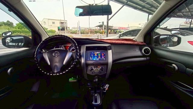 NISSAN LIVINA/I-KEY/倒車顯影/恆溫空調/抬頭顯示器/電動後視鏡/摸門  第10張相片