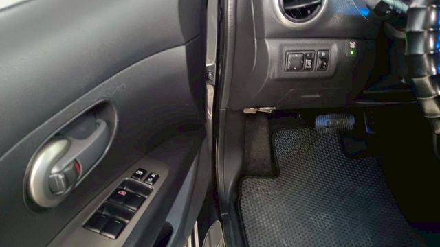 NISSAN LIVINA/I-KEY/倒車顯影/恆溫空調/抬頭顯示器/電動後視鏡/摸門  第14張相片