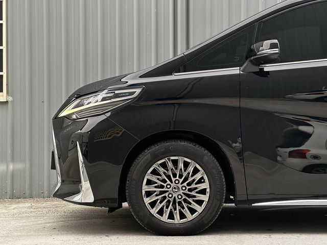 LEXUS凌志 LM300H  第7張相片