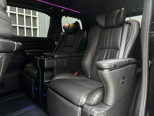 LEXUS凌志 LM300H  第19張相片