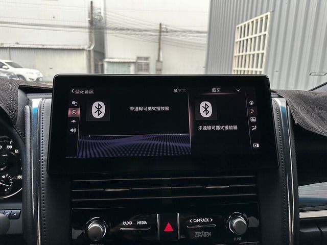 LEXUS凌志 LM300H  第25張相片