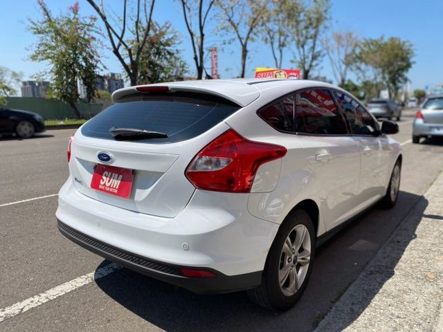 一手車 原廠保養 電折後視鏡  導航  倒車顯影 配備齊全 可認證 可保固  第13張相片
