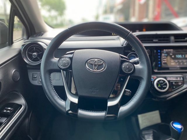 新手買車 TOYOTA 油耗低 油電混合 定速 i-key  第6張相片
