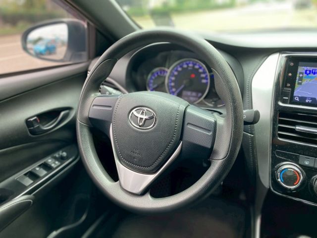 新手買車 TOYOTA 電動後視鏡 ABS 省油 通勤族  第10張相片