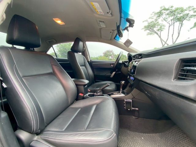 TOYOTA 轎車 免鑰啟動  恆溫 電動後視鏡 低里程 僅跑7萬多公里   防滑系統  第4張相片