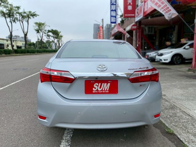 TOYOTA 轎車 免鑰啟動  恆溫 電動後視鏡 低里程 僅跑7萬多公里   防滑系統  第14張相片