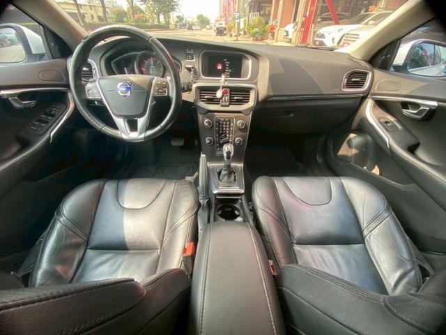 2.0柴油雙Turbo 引擎  定速巡航  第9張相片