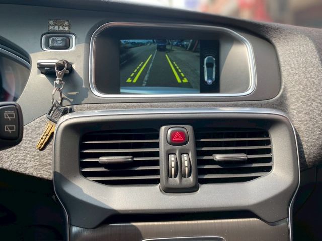 2.0柴油雙Turbo 引擎  定速巡航  第12張相片