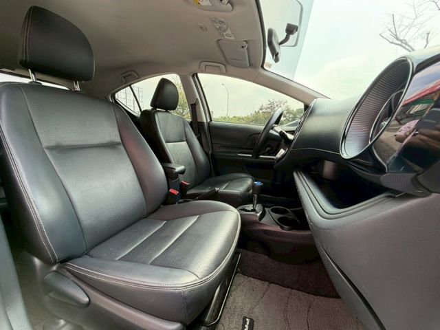 定速  I-KEY  盲點偵測  油電車 極致省油  第8張相片