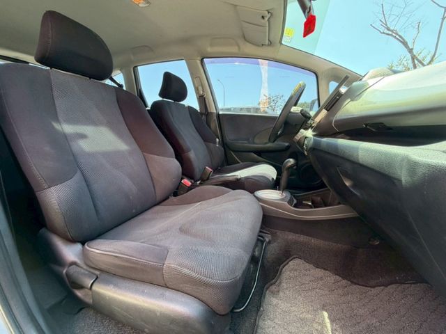 熱門掀背車  代步車  里程僅跑13萬多  車況優  第7張相片