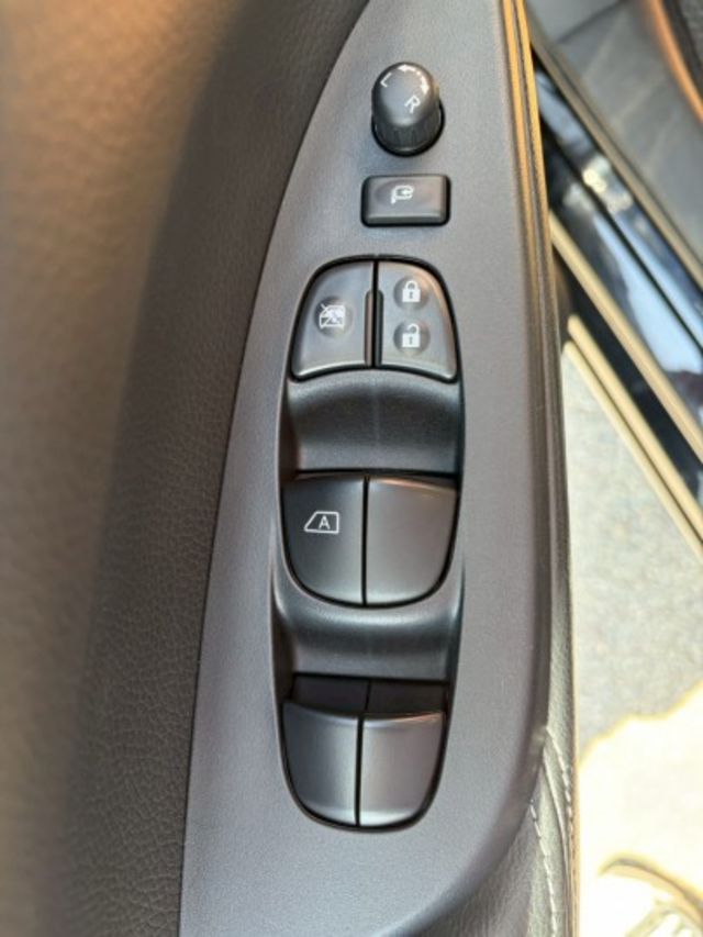 正一手車 低里程   TCS防滑  原版件  ISOFIX 車美價廉  第18張相片