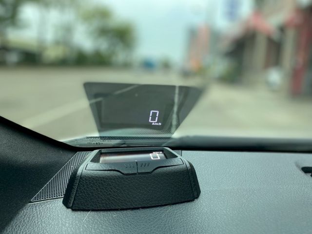 電動後視鏡  抬頭顯示器 循跡防滑  光感應自動頭燈 可認證 可保固  第8張相片