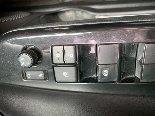 電動後視鏡  抬頭顯示器 循跡防滑  光感應自動頭燈 可認證 可保固  第9張相片