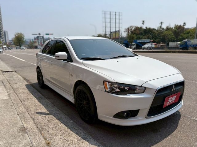 日本原裝進口 皮椅 定速 I-KEY 5門掀背車  第3張相片