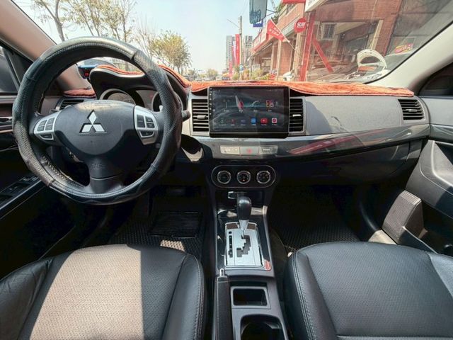 日本原裝進口 皮椅 定速 I-KEY 5門掀背車  第7張相片