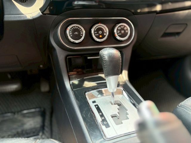 日本原裝進口 皮椅 定速 I-KEY 5門掀背車  第11張相片