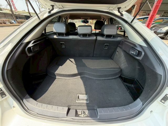 日本原裝進口 皮椅 定速 I-KEY 5門掀背車  第16張相片