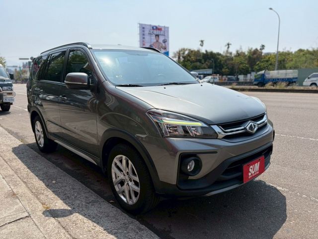 頂級旗艦版 定速 盲點偵測 導航 電動後視鏡 循跡防滑 光感應頭燈  第3張相片